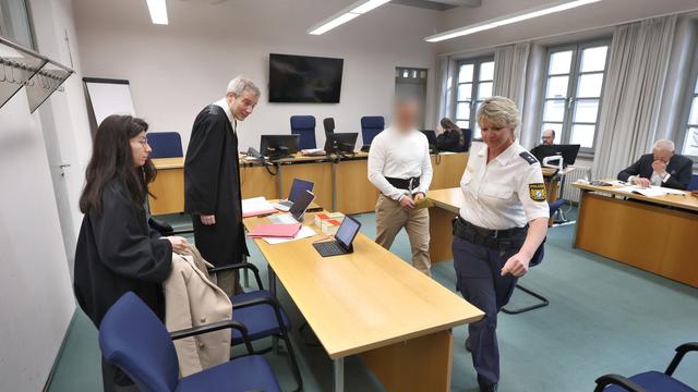 Kriminalität: Angeklagter schweigt im Prozess um Hammermord