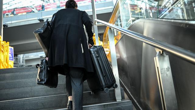 Aufwendige Reparaturen: Rolltreppen-Chaos am Hauptbahnhof: Wegner erwartet Tempo