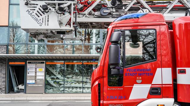 Einsatz: Treppe in Ärztehaus stürzt über mehrere Etagen ein