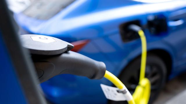 Mieter im Nachteil: Wohnungswirtschaft warnt: Ohne Ladepunkte kein E-Auto-Boom