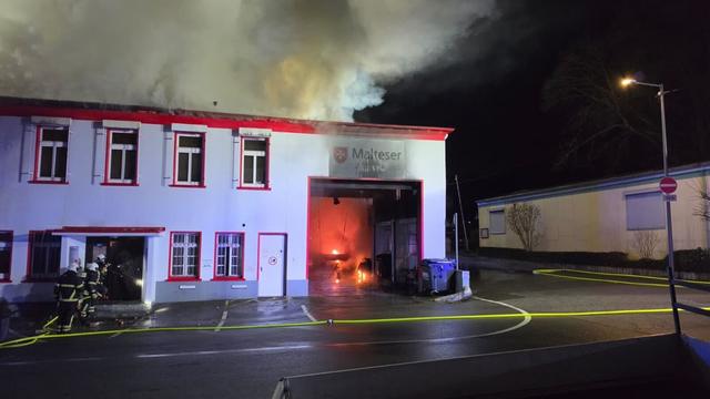 Brände: Brand von Rettungswache in Wuppertal unter Kontrolle