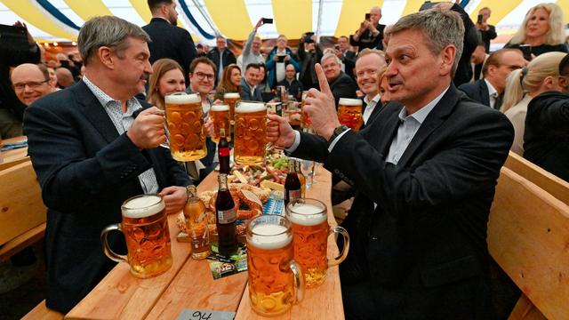 Wahlkampf: Söder: Hohe Spritpreise nicht akzeptabel