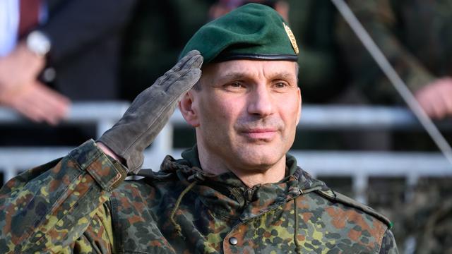 Bild: Bundeswehr: Staffelübergabe im Landeskommando Sachsen der Bundeswehr