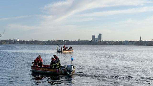 Notfälle: Zelt und Jacke treibt in Alster - Taucher suchen nach Mensch