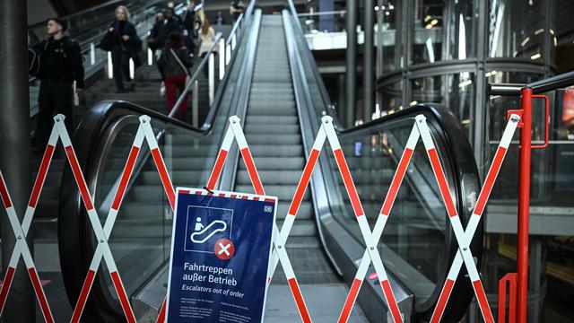 Schleppen und Schimpfen: Berlin ohne Rolltreppe – Was läuft noch in der Hauptstadt?
