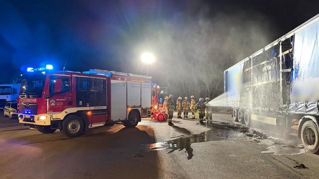 Brände: Müll-Laster brennen – Fahrer verhindert Schlimmeres
