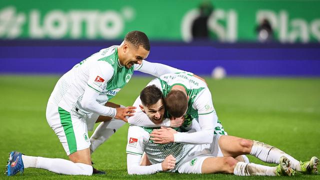 2. Fußball-Bundesliga: Nächstes Topteam düpiert: Fürth klettert aus Tabellenkeller
