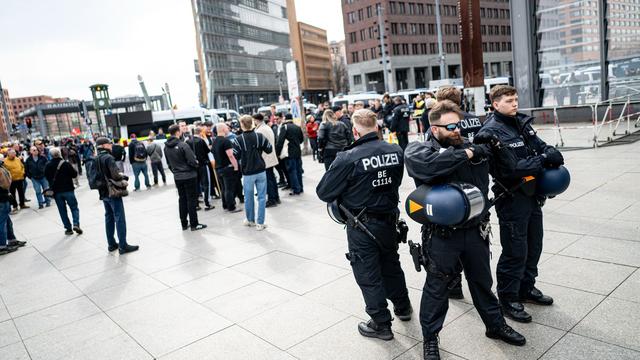 Extremismus: Mehrere rechtsextreme Demonstrationen - 1.800 Polizisten