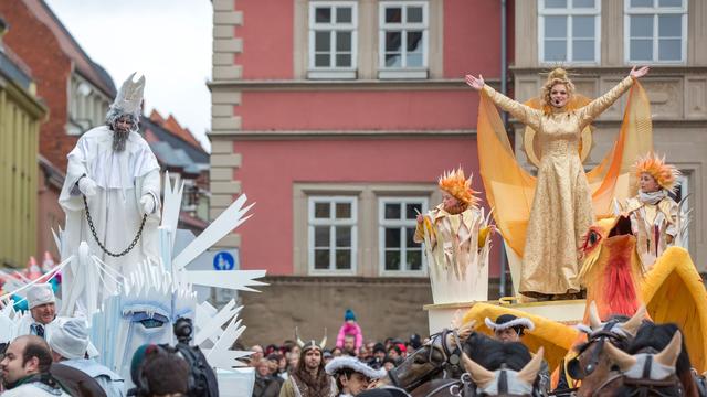 Wetter und Freizeit: Sommergewinn, Keramik und Druckkunst bei grauen Aussichten