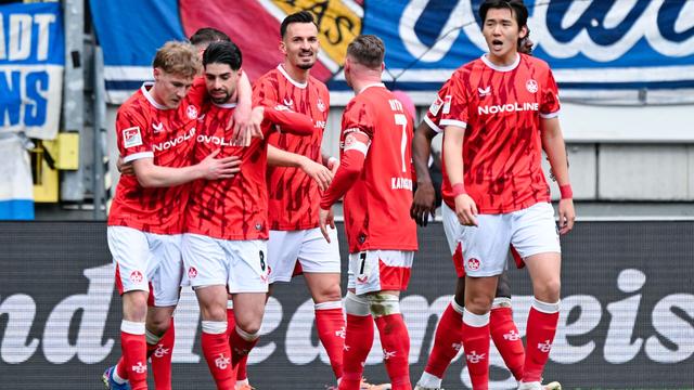 2. Bundesliga: Kaiserslautern Sieger im Derby: 3:0 gegen Karlsruhe