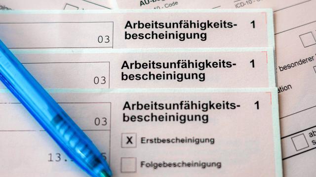 Fehlzeiten: AOK: Krankheitstage auf hohem Niveau