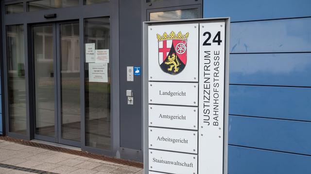 Versuchter Totschlag?: 19-Jährige wegen Messerangriff in Kaiserslautern angeklagt
