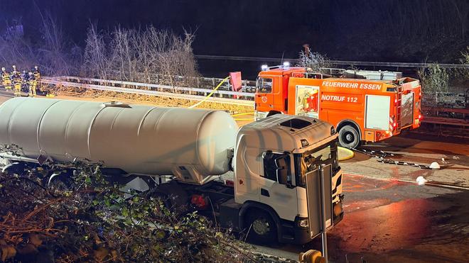 Verkehrslage: Die A52 war in Essen in Fahrtrichtung Düsseldorf nach einem Unfall gesperrt.