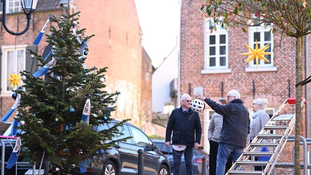 Weihnachtsbaum und Sterne: Weihnachten kurz vor Ostern – Warum in Leer umdekoriert wird