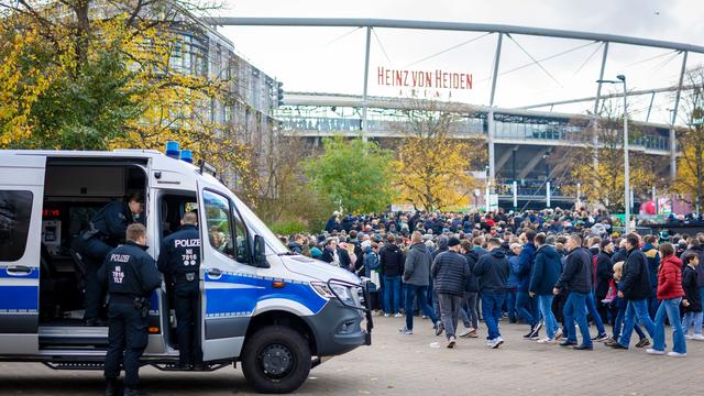2. Fußball-Bundesliga: Hochrisiko-Derby in Hannover: Weniger Alkohol als Lösung?