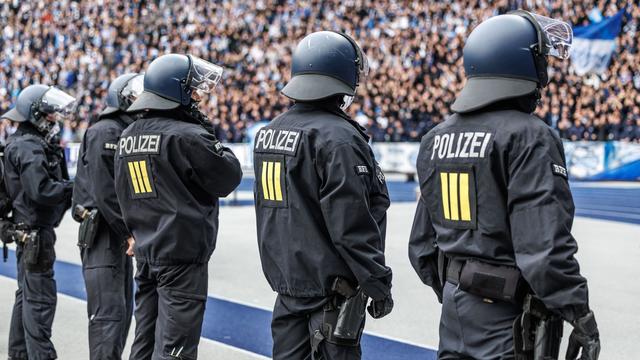 Druck auf Fußballverbände: Sportminister warnen: