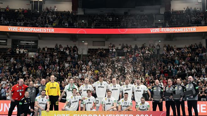 Handball: Nach Medaillen-Party: Handballer haben Bock auf Heim-WM | DIE ...