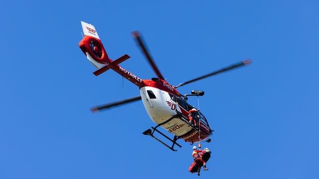 Einsatz der Bergwacht: Passanten hören Hilferufe – Wanderer nach Absturz gerettet