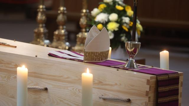 Beisetzung: Altbischof beigesetzt – Würdigung für prägende Amtszeit