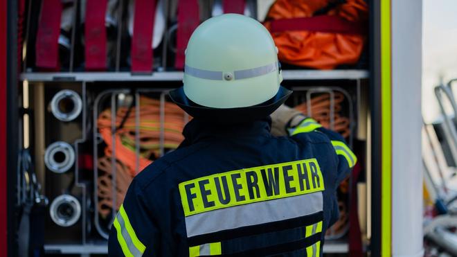 Grevenbroich: Bei einem Feuer in einem Bergbaubetrieb in Grevenbroich sind zwei Mitarbeiter leicht verletzt worden. (Symbolbild)