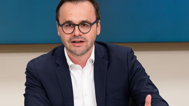 Diskussion um digitale Gewalt: Innenminister Redmann: 