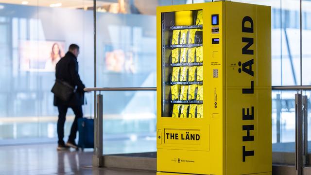 Baden-Württemberg baut Imagekampagne mit Sticker-Automaten aus