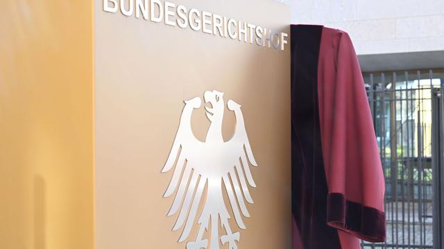 Traditionelle Amtstracht: Die roten Roben der Bundesgerichte – ein knappes Gut?