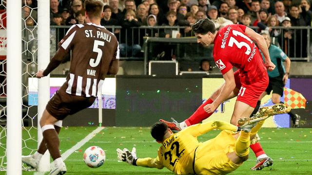Fußball-Bundesliga: Fehler gegen Freiburg ärgert Pauli-Torwart Vasilj