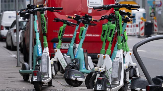 Verkehr: Hamburg setzt auf digitale Parkzonen für E-Scooter