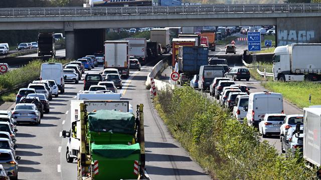 Verkehr: Viel Reiseverkehr in NRW: Lieber später in den Oster-Urlaub?
