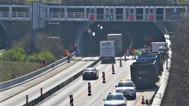 Bauarbeiter gefährdet: Arbeiter gefährdet - Polizei kontrolliert im Engelbergtunnel