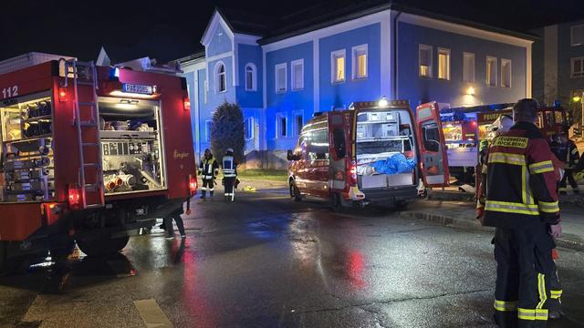 Brände: Feuer in Seniorenheim - drei Menschen verletzt