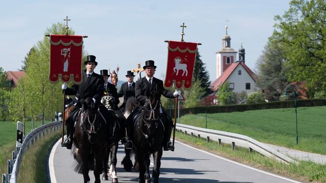 Brauchtum: Osterreiter ziehen erneut durch die Lausitz