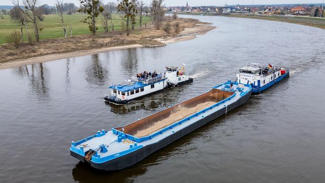 Umwelt: Sand-Kies-Mix soll Elbe und Auen vor dem Austrocknen retten