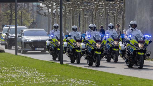 Besuch in Düsseldorf: Polizist aus Eskorte für Königin Silvia bei Unfall verletzt