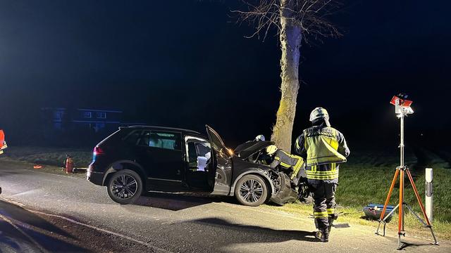 Unfall im Kreis Warendorf: Trampolin auf Straße löst Unfall mit Schulbus aus
