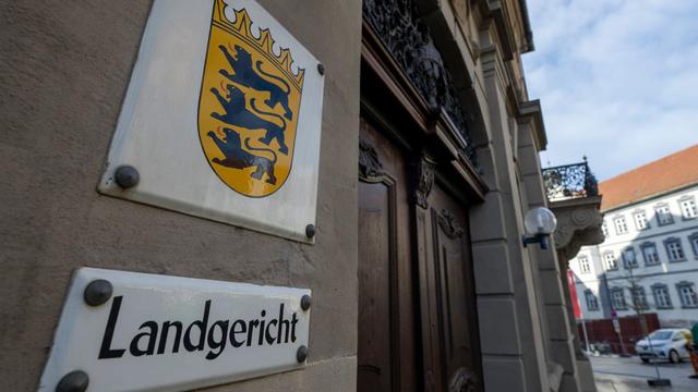 Mit Messerstichen: Krebskranken Mann ermordet? Prozess gegen Seniorin beginnt