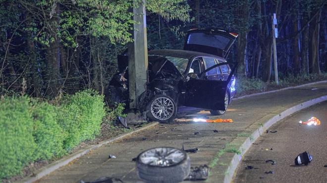 Unfälle: Die Polizei wird am Freitagabend gegen kurz vor Mitternacht alarmiert. (Symbolbild)
