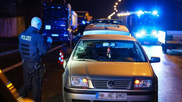 Unfälle: Fußgänger angefahren und in Lebensgefahr