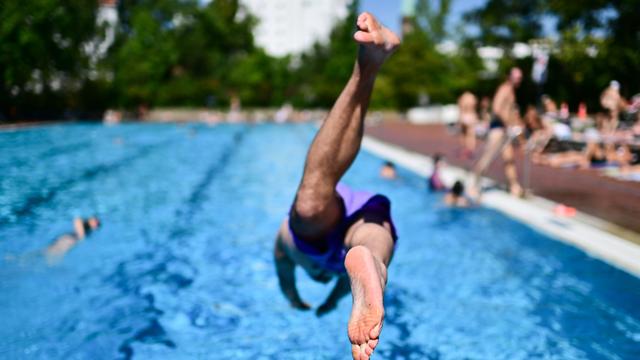 Vor Saisonbeginn: Ausweispflicht in Freibädern: Was bringen die Regeln?