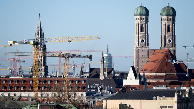 Wirtschaftsschwäche: Bayerns BIP 2025 minimal gewachsen - Industrie schrumpft