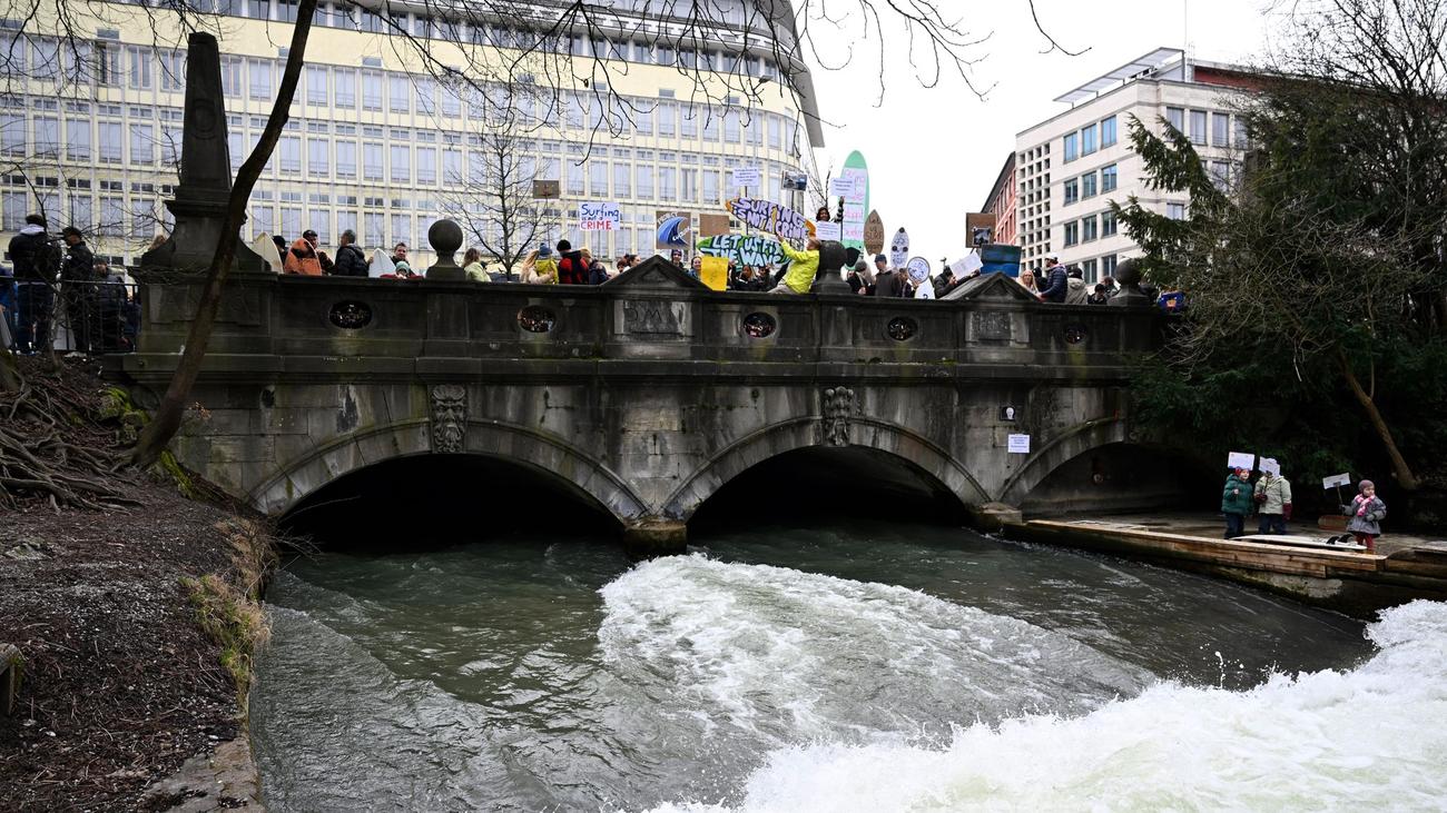 Freizeit: Künftiger OB: Münchens Surfwelle soll im Sommer zurück sein