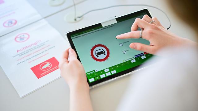 Spicken in der Fahrprüfung: Mehr Betrugsversuche bei Führerscheinprüfung in Hessen