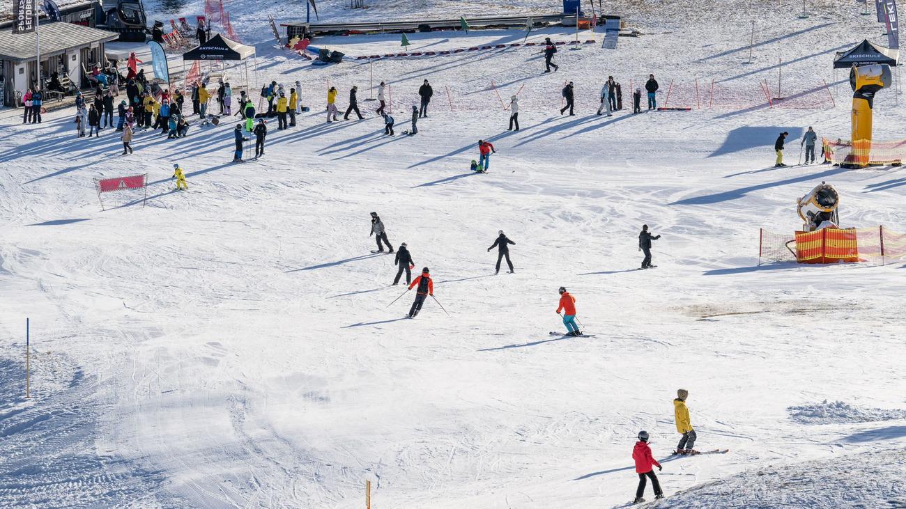 Wintersport: Größtes Skigebiet im Land nimmt Lifte wieder in Betrieb