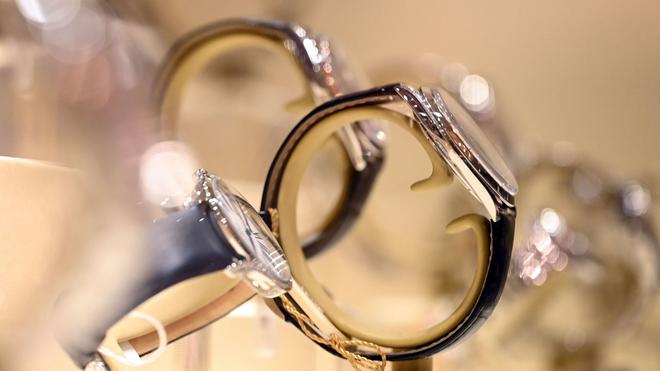 Kriminalität: Mit einem Beil soll ein Mann ein Stuttgarter Juweliergeschäft überfallen haben. (Symbolbild)