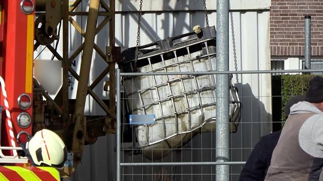 Tödlicher Unfall: Wasserbehälter fällt von Kran – Bauarbeiter tödlich verletzt