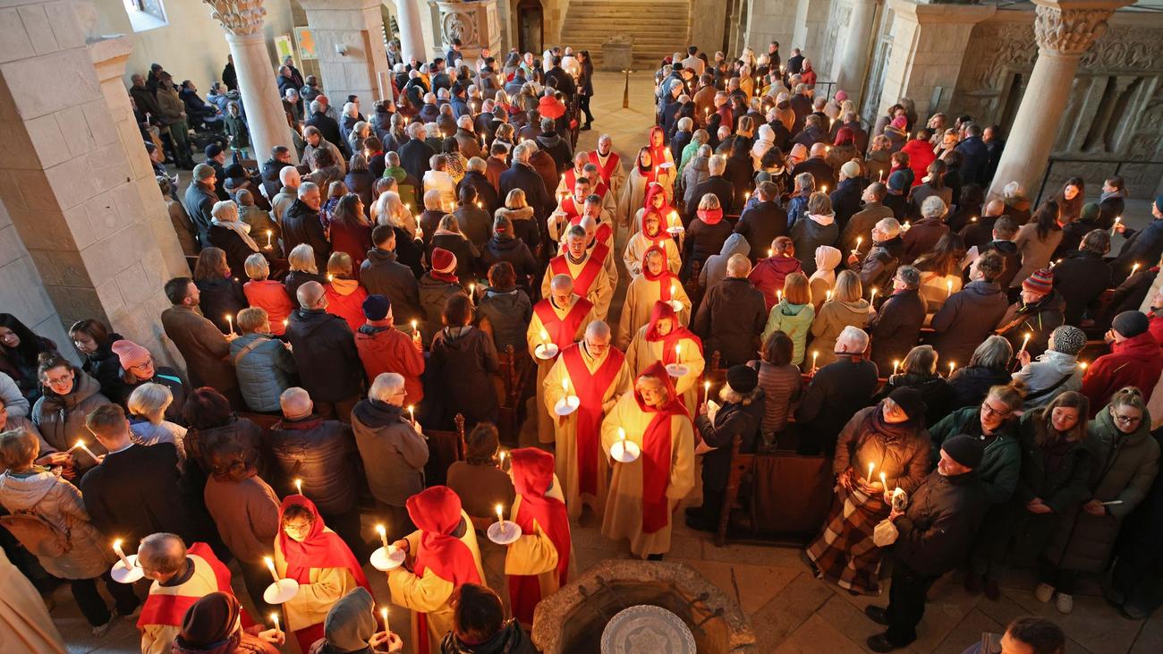 Bräuche: Aus der Grabkammer kommt das Licht - Historisches Osterspiel