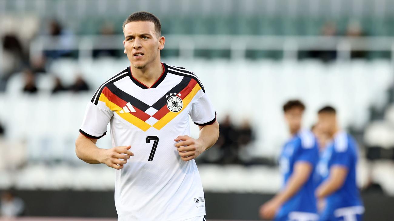 EM-Qualifikation der U21: El Mala widmet Tor der toten Oma - "Ganze Kindheit bei ihr"