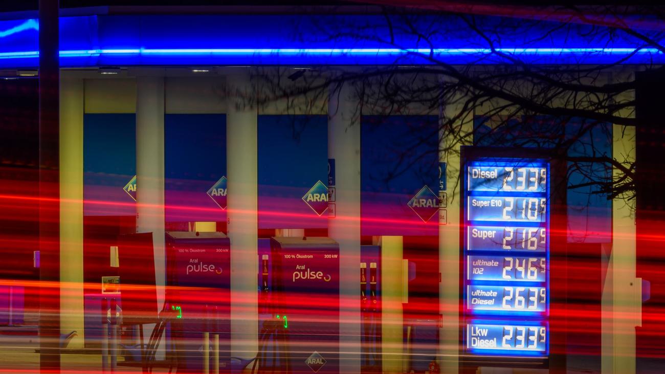 Neue Regel für Zapfsäulen: High Noon an der Tankstelle - Preissprung nur einmal täglich