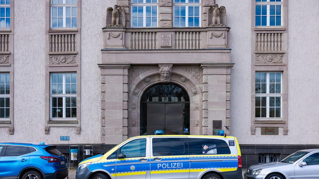 Tat nach Tankstellenüberfall: Innenminister Jost: "Entscheidungen sind zu respektieren"